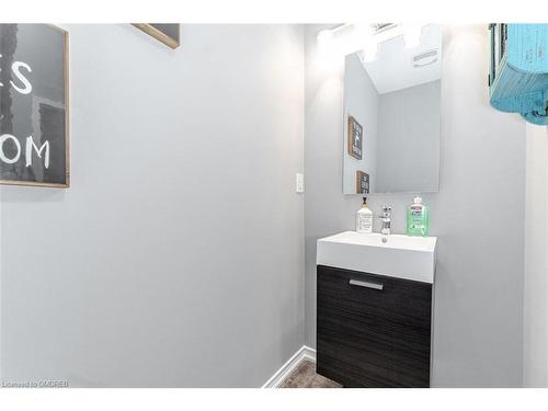 8788 Dogwood Crescent, Niagara Falls, ON - Indoor Photo Showing Bathroom