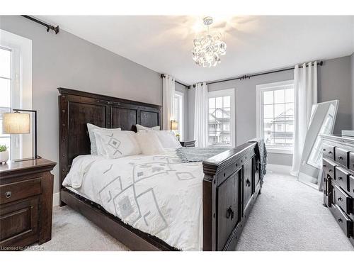 8788 Dogwood Crescent, Niagara Falls, ON - Indoor Photo Showing Bedroom