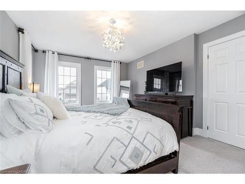 8788 Dogwood Crescent, Niagara Falls, ON - Indoor Photo Showing Bedroom