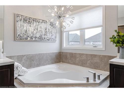 8788 Dogwood Crescent, Niagara Falls, ON - Indoor Photo Showing Bathroom