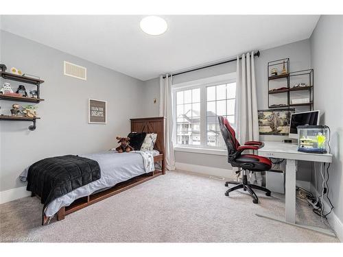 8788 Dogwood Crescent, Niagara Falls, ON - Indoor Photo Showing Bedroom