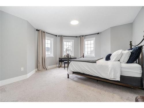 8788 Dogwood Crescent, Niagara Falls, ON - Indoor Photo Showing Bedroom