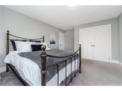 8788 Dogwood Crescent, Niagara Falls, ON - Indoor Photo Showing Bedroom