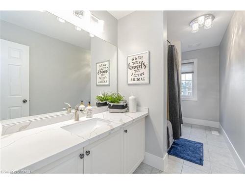 8788 Dogwood Crescent, Niagara Falls, ON - Indoor Photo Showing Bathroom