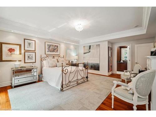 304-68 Yorkville Avenue, Toronto, ON - Indoor Photo Showing Bedroom