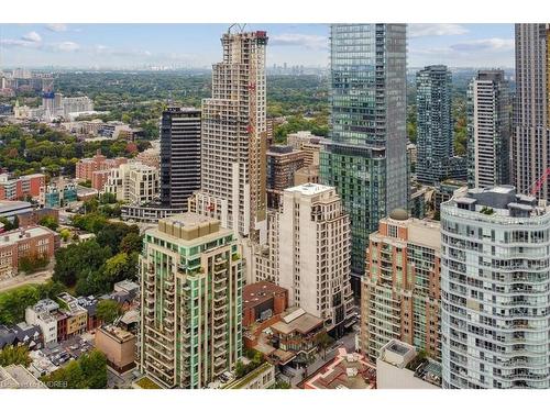 304-68 Yorkville Avenue, Toronto, ON - Outdoor With Facade