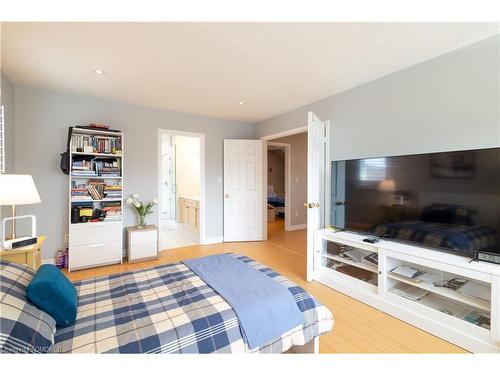 1645 Clark Boulevard, Milton, ON - Indoor Photo Showing Living Room