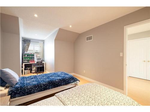 1645 Clark Boulevard, Milton, ON - Indoor Photo Showing Bedroom