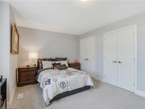 395 Klein Circle, Ancaster, ON - Indoor Photo Showing Bedroom