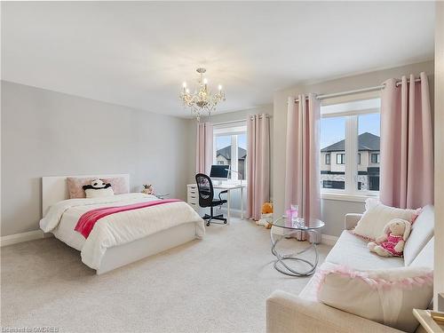 395 Klein Circle, Ancaster, ON - Indoor Photo Showing Bedroom