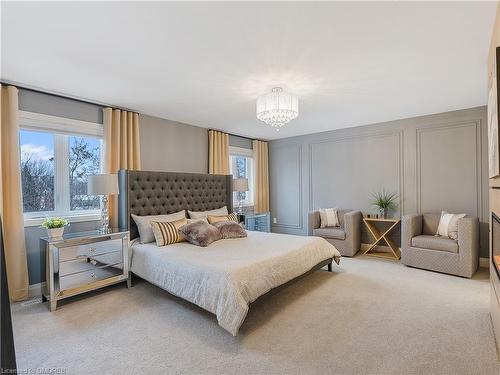 395 Klein Circle, Ancaster, ON - Indoor Photo Showing Bedroom