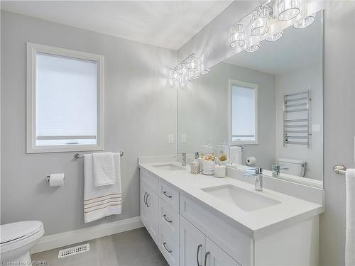 395 Klein Circle, Ancaster, ON - Indoor Photo Showing Bathroom