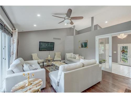 19 Mcconachie Crescent, Caledon, ON - Indoor Photo Showing Living Room