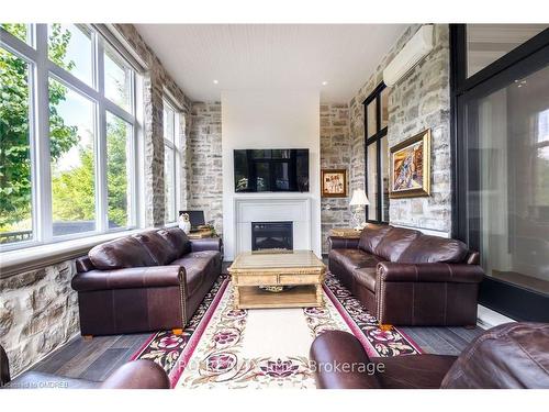 45-11 Lambeth Lane, Puslinch, ON - Indoor Photo Showing Living Room With Fireplace