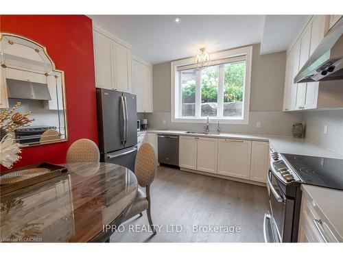 45-11 Lambeth Lane, Puslinch, ON - Indoor Photo Showing Kitchen