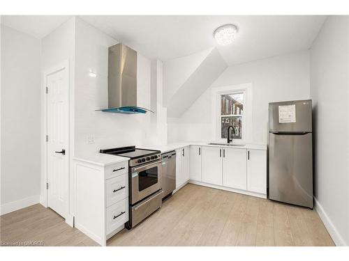 1-14 Kennedy Avenue, Kitchener, ON - Indoor Photo Showing Kitchen