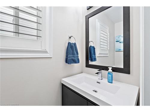 14 Savage Drive, Waterdown, ON - Indoor Photo Showing Bathroom