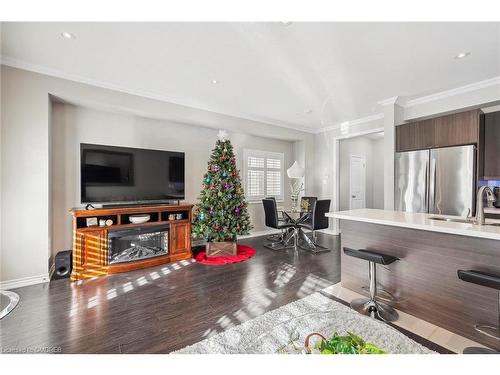 14 Savage Drive, Waterdown, ON - Indoor Photo Showing Other Room