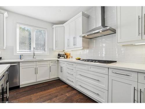 2420 Spring Meadow Way, Oakville, ON - Indoor Photo Showing Kitchen With Upgraded Kitchen