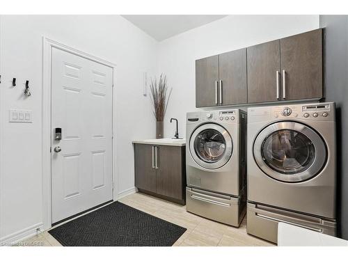 2420 Spring Meadow Way, Oakville, ON - Indoor Photo Showing Laundry Room