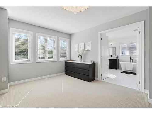 2420 Spring Meadow Way, Oakville, ON - Indoor Photo Showing Bedroom