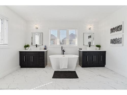 2420 Spring Meadow Way, Oakville, ON - Indoor Photo Showing Bathroom