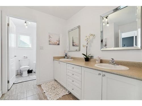 2420 Spring Meadow Way, Oakville, ON - Indoor Photo Showing Bathroom