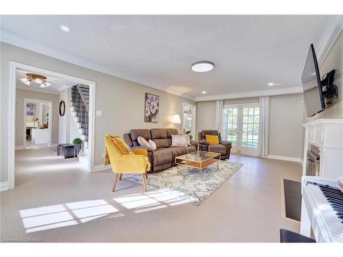 1275 Donlea Crescent, Oakville, ON - Indoor Photo Showing Living Room