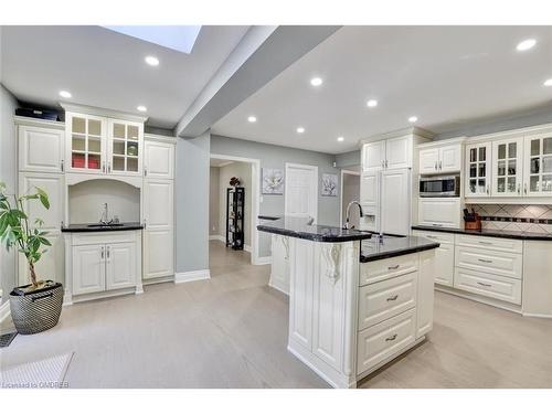 1275 Donlea Crescent, Oakville, ON - Indoor Photo Showing Kitchen