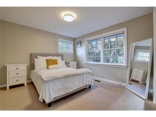 1275 Donlea Crescent, Oakville, ON - Indoor Photo Showing Bedroom