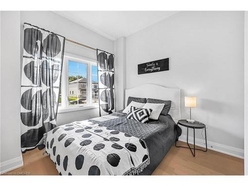 99 Hillcrest Road, Port Colborne, ON - Indoor Photo Showing Bedroom