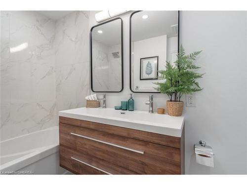 Upper-1 Edward Street, Hamilton, ON - Indoor Photo Showing Bathroom