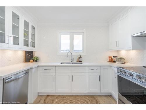 Upper-1 Edward Street, Hamilton, ON - Indoor Photo Showing Kitchen With Upgraded Kitchen