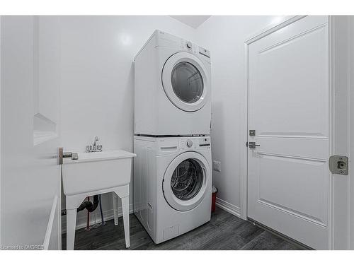 39-550 Grey Street, Brantford, ON - Indoor Photo Showing Laundry Room