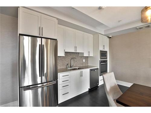 103-128 Garden Drive, Oakville, ON - Indoor Photo Showing Kitchen