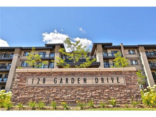 103-128 Garden Drive, Oakville, ON - Outdoor