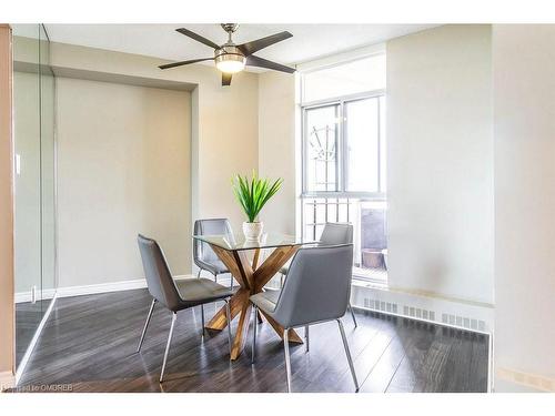 1809-5250 Lakeshore Road, Burlington, ON - Indoor Photo Showing Dining Room