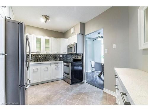 1809-5250 Lakeshore Road, Burlington, ON - Indoor Photo Showing Kitchen With Stainless Steel Kitchen With Upgraded Kitchen