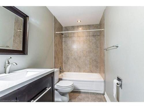 1809-5250 Lakeshore Road, Burlington, ON - Indoor Photo Showing Bathroom