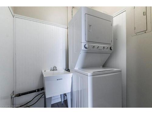 1809-5250 Lakeshore Road, Burlington, ON - Indoor Photo Showing Laundry Room