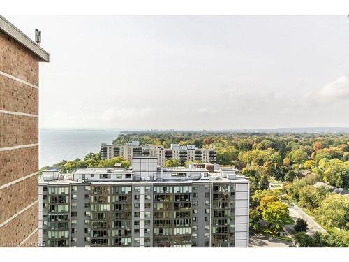 1809-5250 Lakeshore Road, Burlington, ON - Outdoor