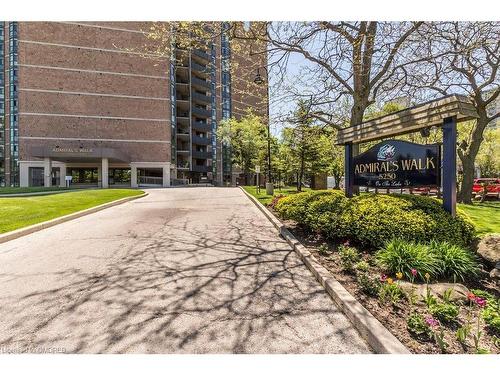 1809-5250 Lakeshore Road, Burlington, ON - Outdoor