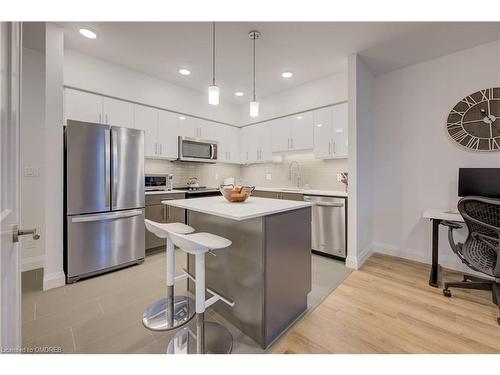 413-399 Queen Street S, Kitchener, ON - Indoor Photo Showing Kitchen With Upgraded Kitchen