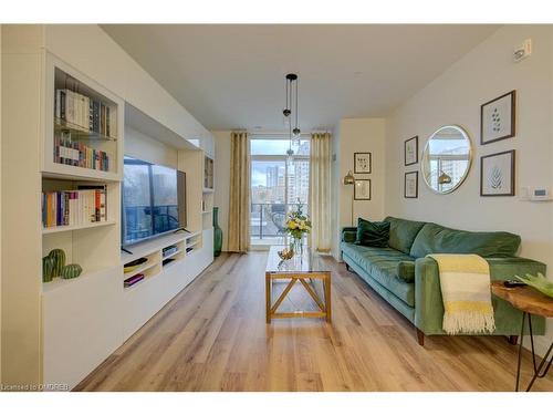 413-399 Queen Street S, Kitchener, ON - Indoor Photo Showing Living Room