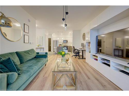 413-399 Queen Street S, Kitchener, ON - Indoor Photo Showing Living Room