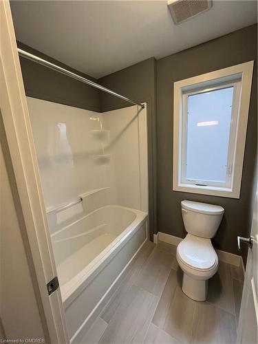 429 Edgevalley Road, London, ON - Indoor Photo Showing Bathroom