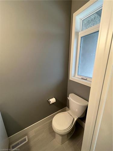 429 Edgevalley Road, London, ON - Indoor Photo Showing Bathroom