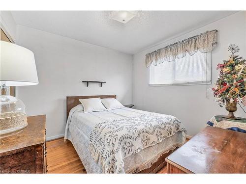 82 Terra Cotta Crescent, Brampton, ON - Indoor Photo Showing Bedroom