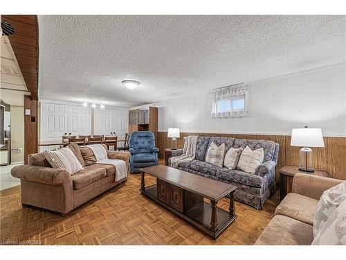 82 Terra Cotta Crescent, Brampton, ON - Indoor Photo Showing Living Room