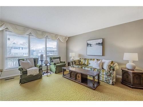 82 Terra Cotta Crescent, Brampton, ON - Indoor Photo Showing Living Room